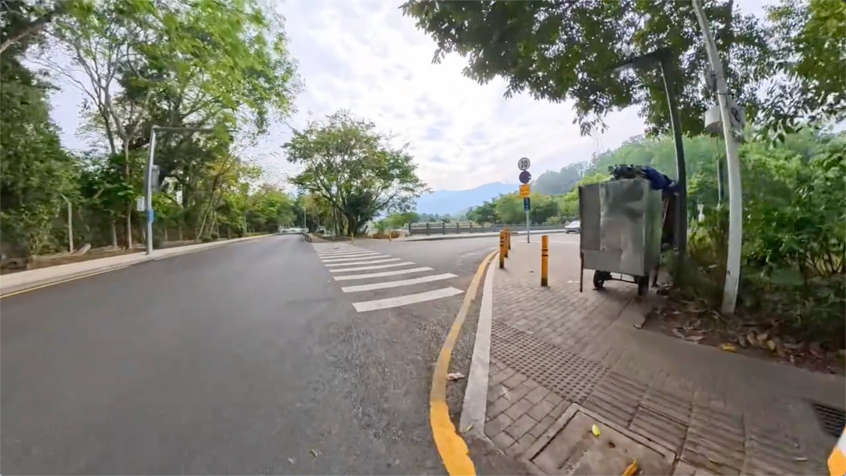 路口右转欣赏风景