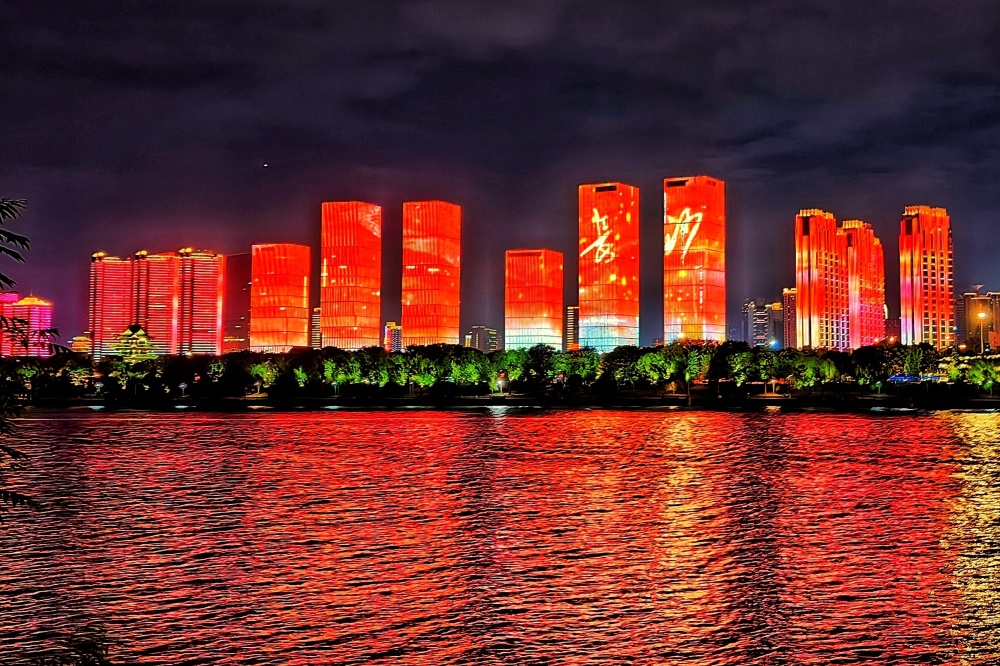 一江两岸灯光秀