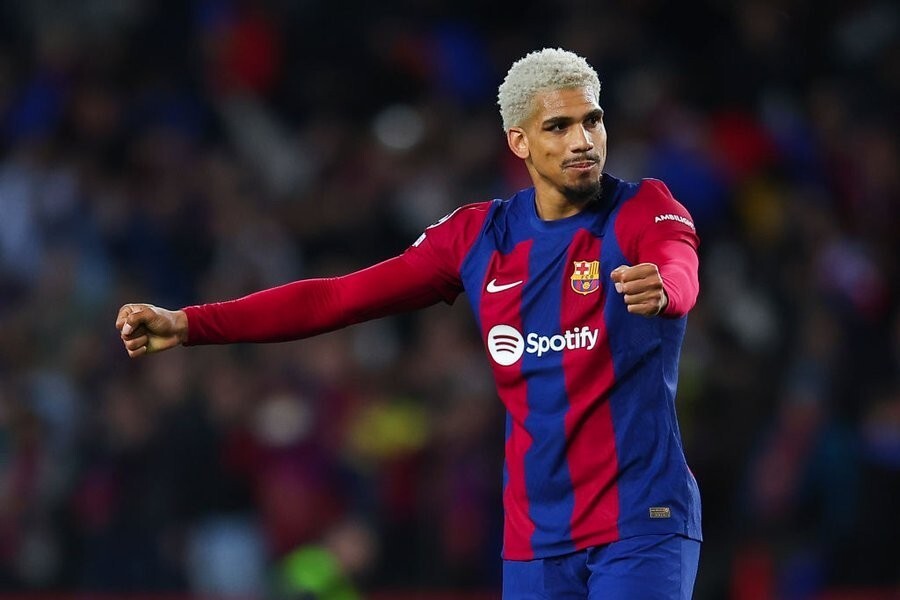 马卡报:拜仁通过中介告知巴萨,他们愿意花1亿欧元买_