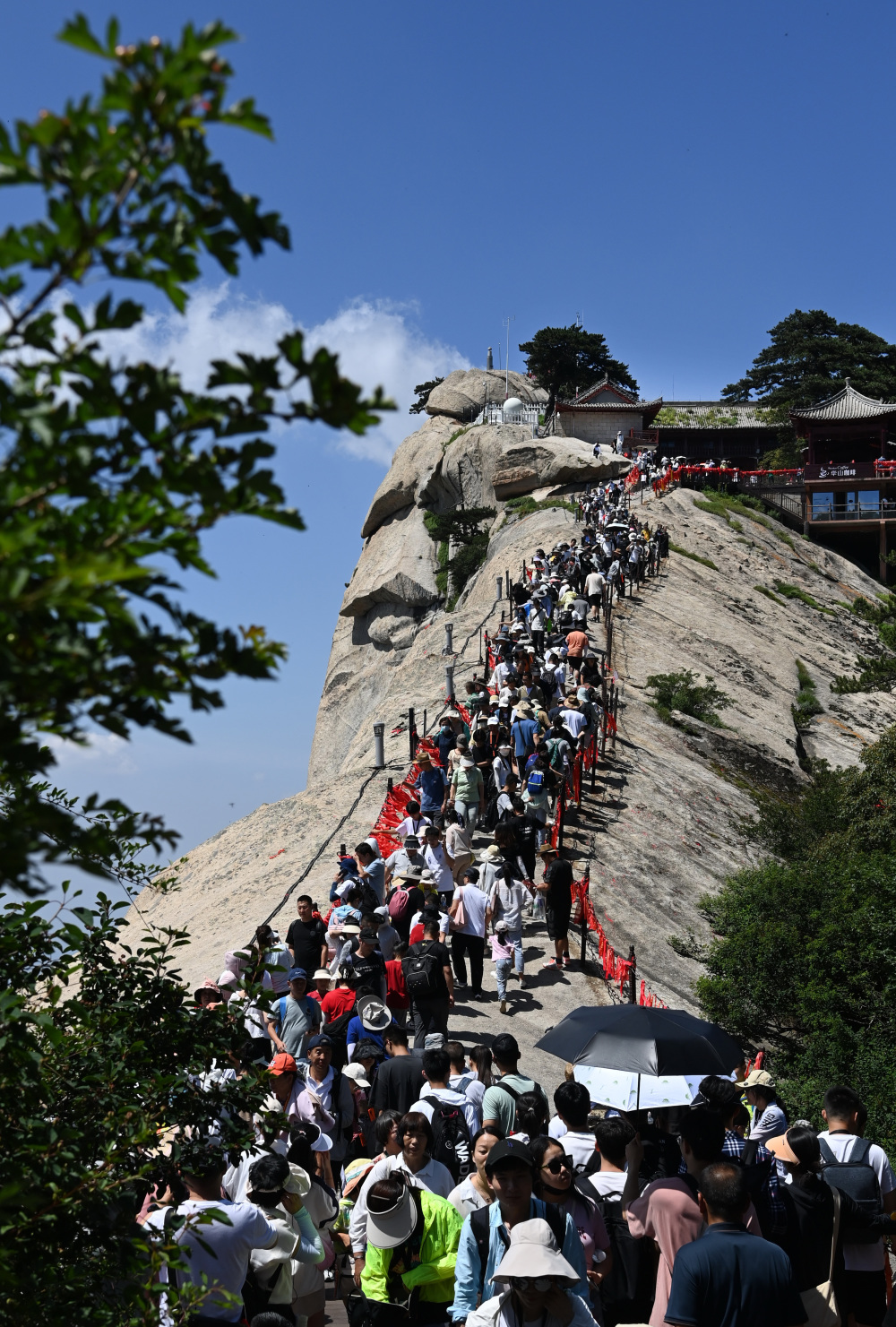 华山游客照图片