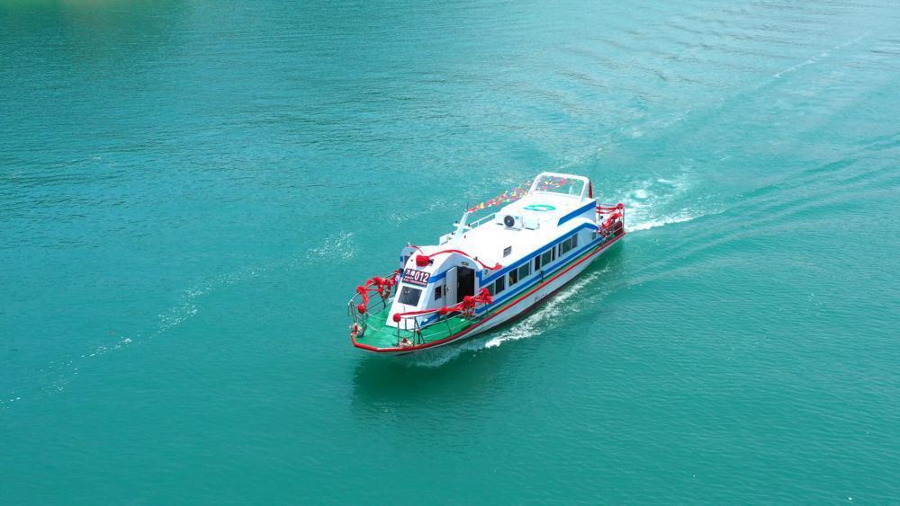 河源万绿湖风景区首批新能源电动游船启航_腾讯新闻