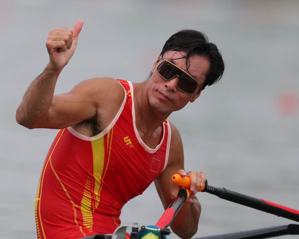 赛艇张亮夺得男子单人双桨冠军