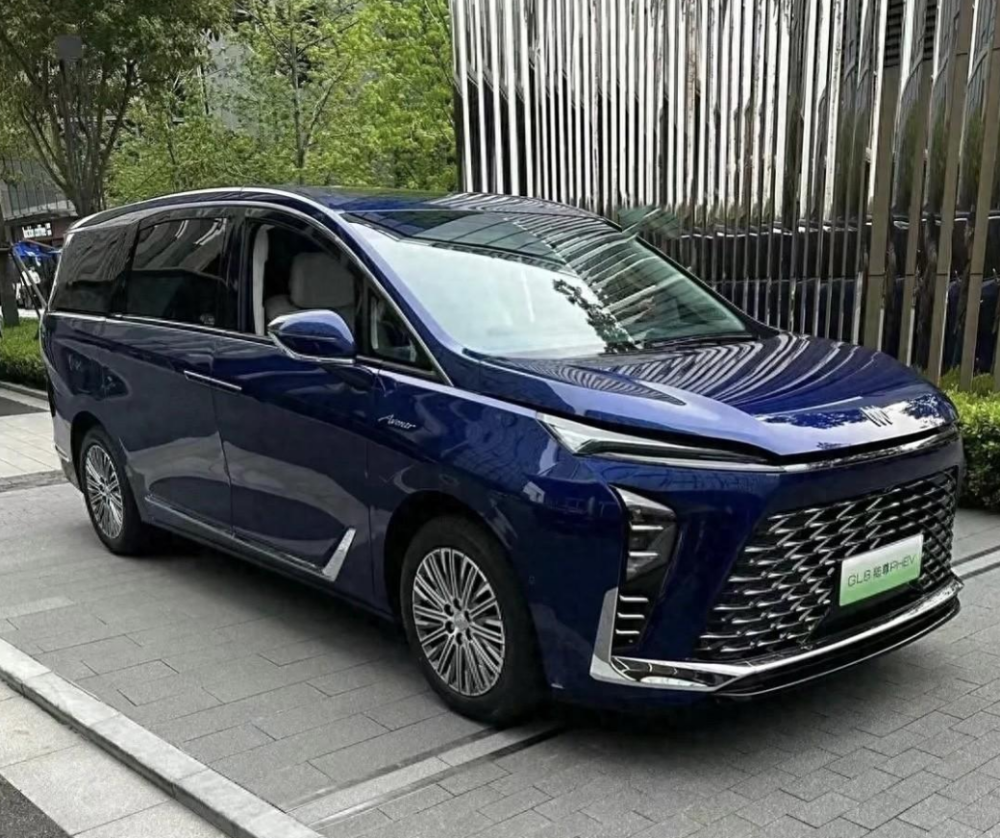 新别克gl8陆尊phev曝光配15t插混系统月底上市