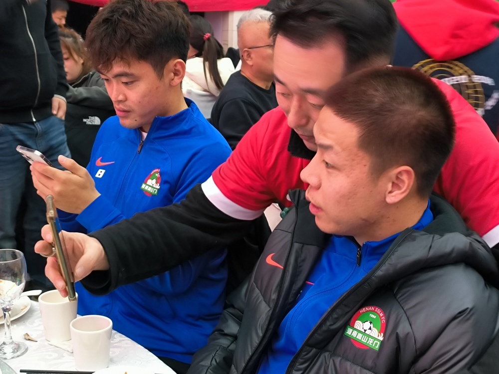 李玮锋助兴"北看台红魔"20周年:让你们天天爱我们