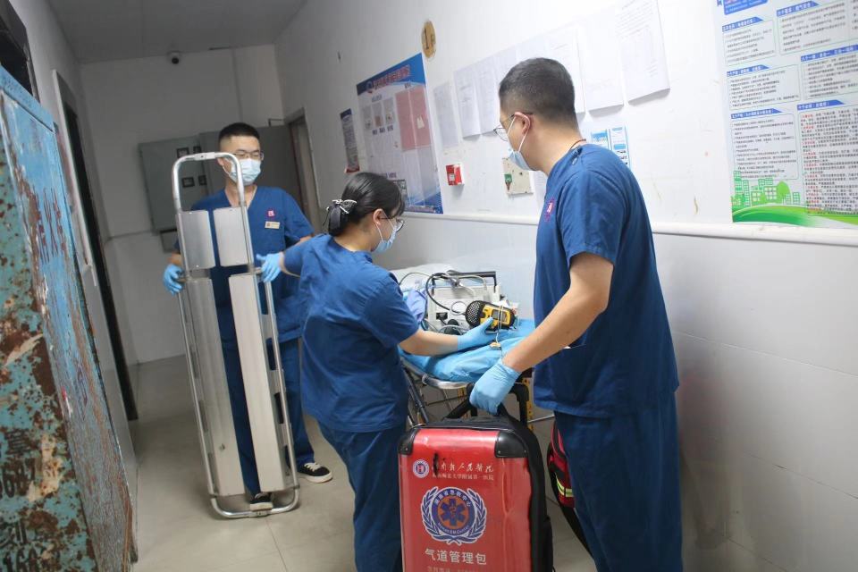 胸外按压仪有哪些世界急救日丨心跳争夺战：记录湖南省人民医院岳麓急救站的日常_https://www.jmylbn.com_新闻资讯_第3张