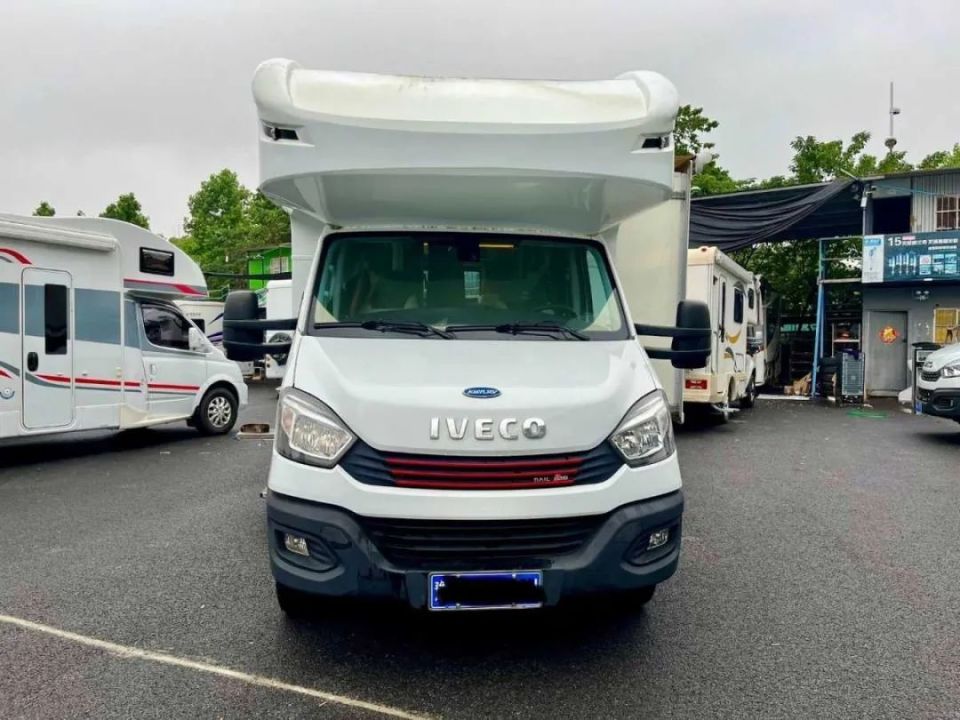 20年1月宇通c330双拓展房车