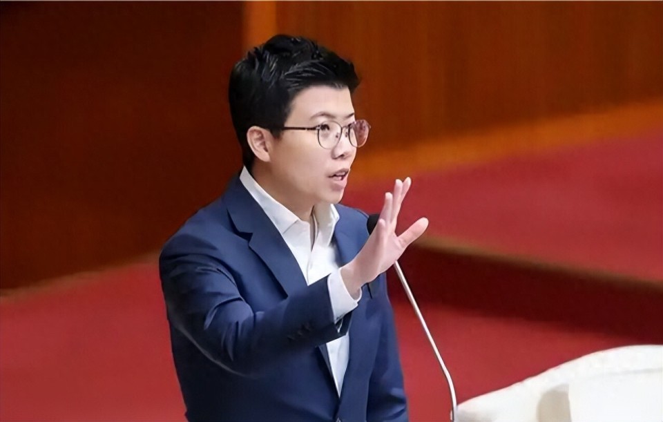 苗博雅的这句话,无疑隐藏着一种危险逻辑,把现代战争想象成"可以照常
