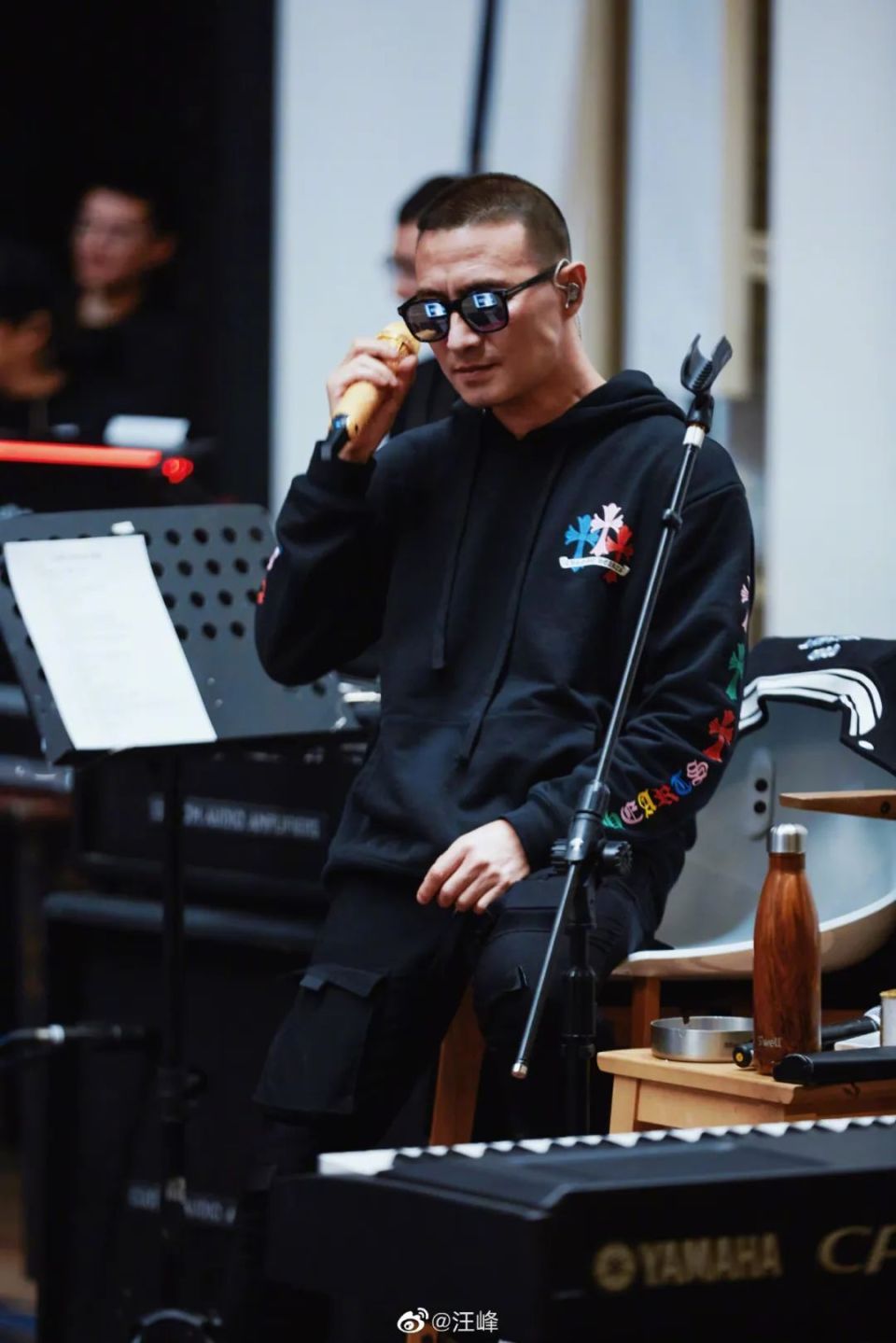 和章子怡离婚七个月后,汪峰高调示爱小19岁情人:这次也是真爱!