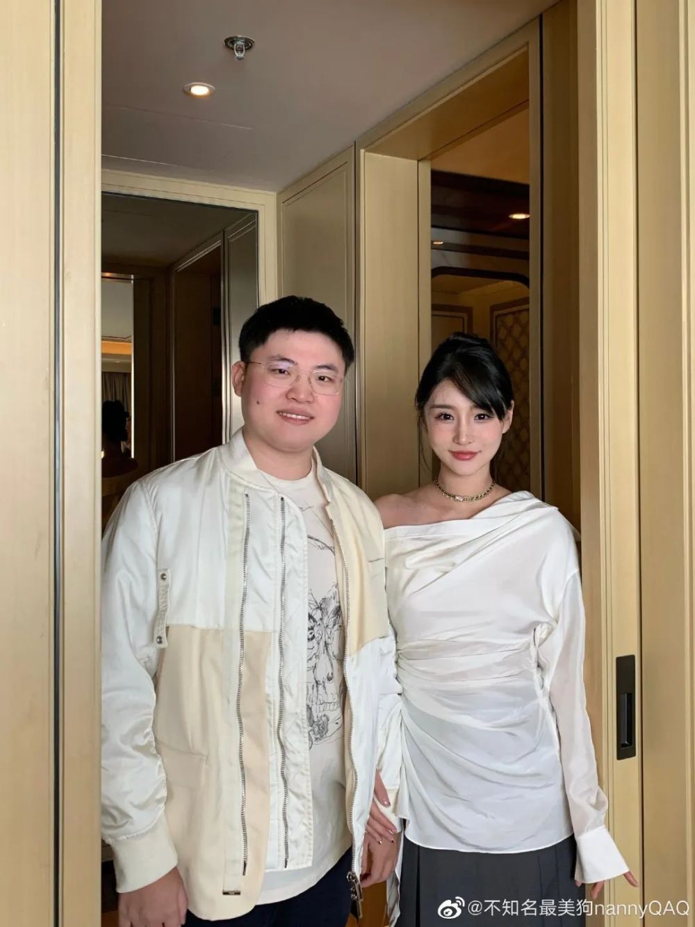 uzi老婆奥咪咪即将去非洲游玩?被网友痛批不带孩子?奥咪咪回复:下头男