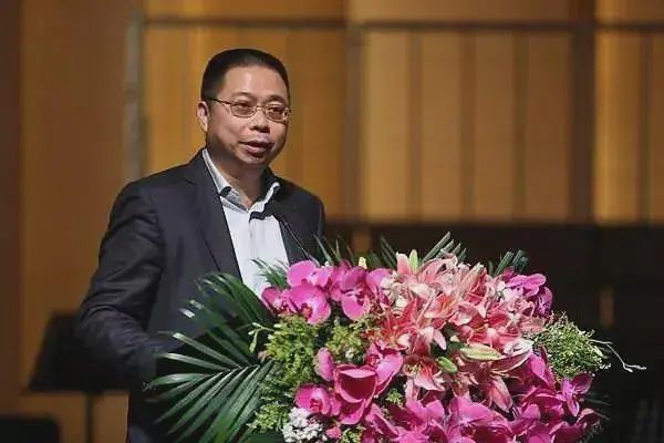 身陷474亿债务危机,董事长姚振华却"摆阔"请客!