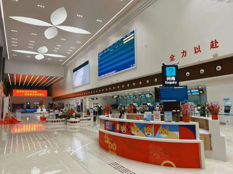 现在,韶关已经开通机场"韶关丹霞机场",就在乳源瑶族自治县桂头镇机场