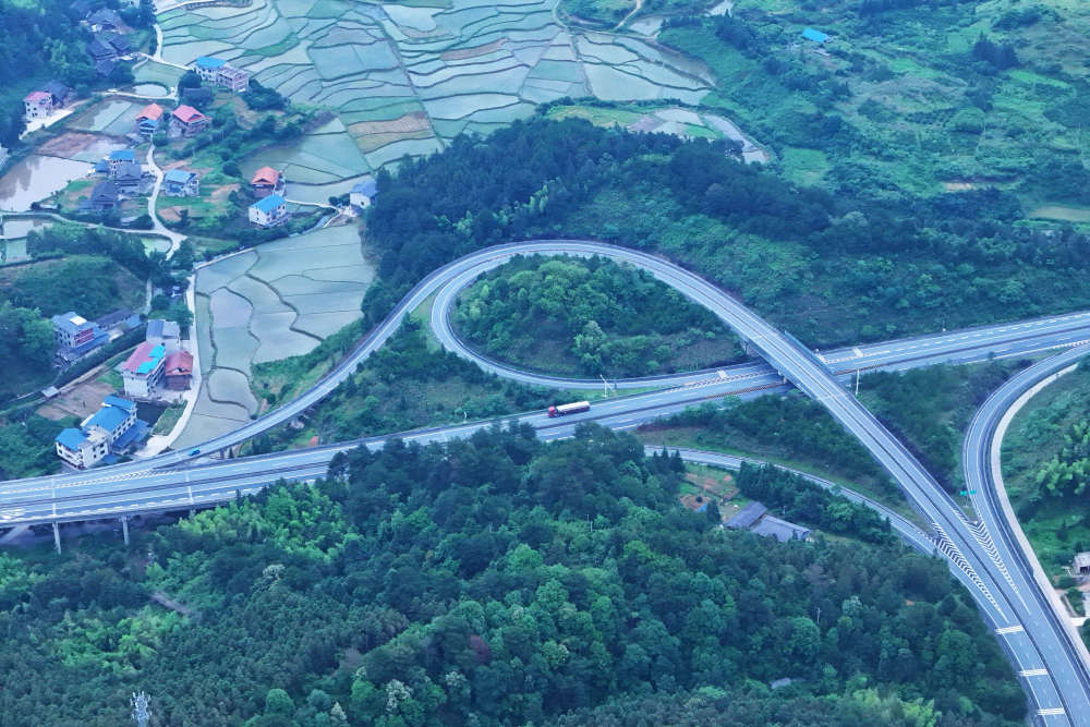 g65包茂高速通道双江镇黄柏村段美不胜收