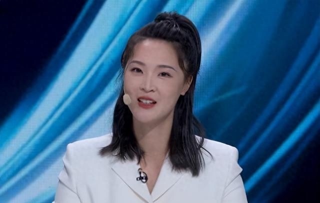 张常宁惠若琪解说风格不同:前者青涩像助教,后者驾轻就熟似主帅-腾讯