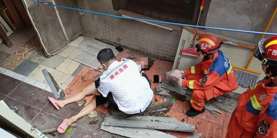 晾晒衣物不慎坠楼 消防提示警惕家中阳台的"致命缺口"