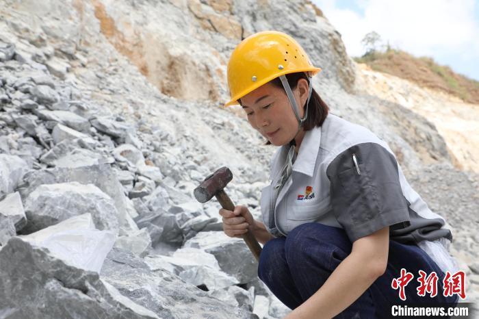 基层女工成长记:做好"排头兵" 她在岗位上发光发热_腾讯新闻