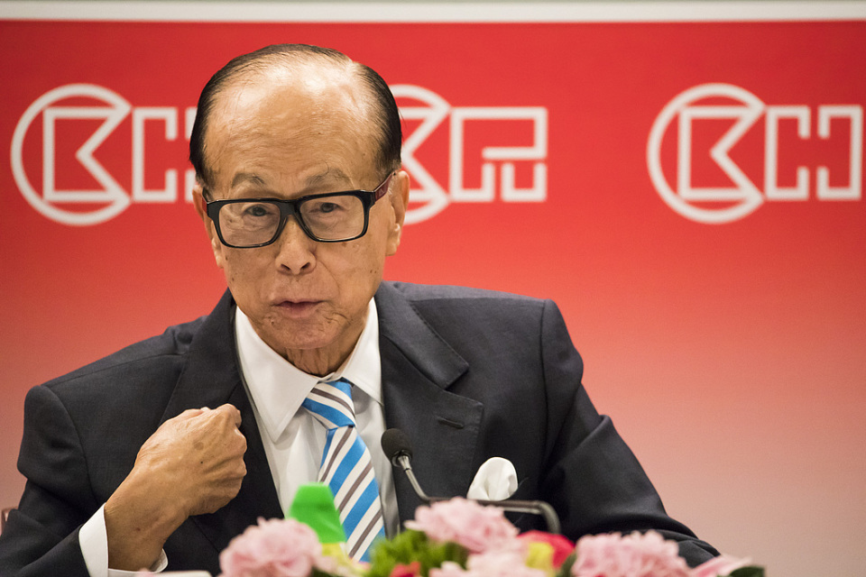 李嘉诚加速撤退：1100亿出售英国最大投资项目_腾讯新闻