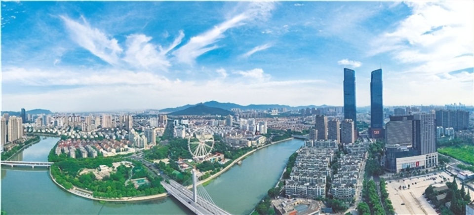 俯瞰湖州中心城区 何伟卫 摄过去一年,在湖州市委,市政府的领导下