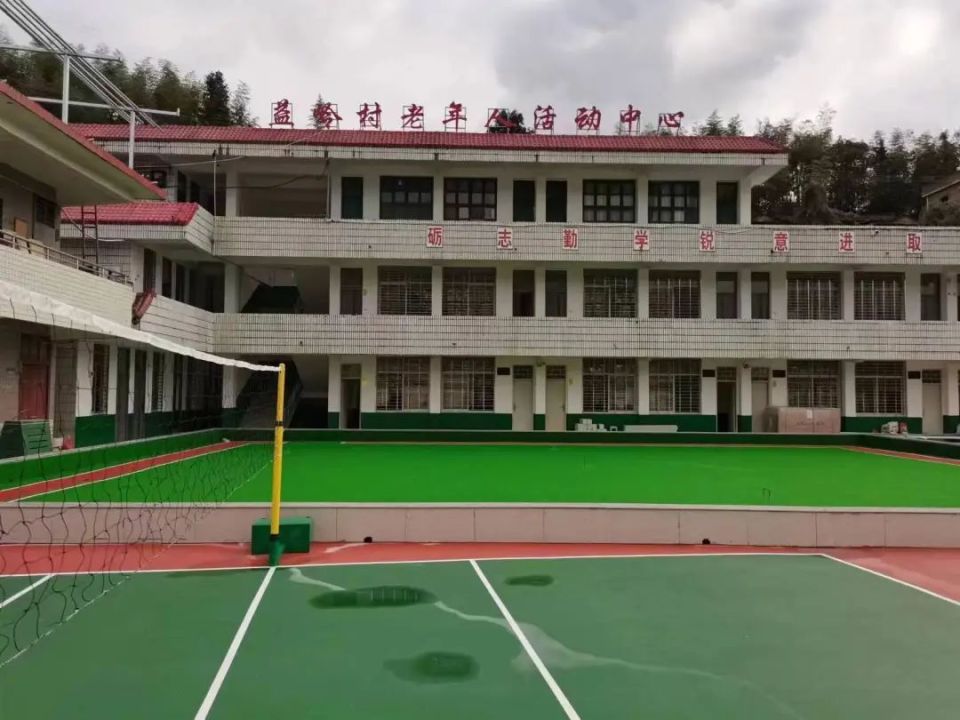 筹集100多万元资金,将原益岭小学闲置场地改造为村老年活动中心,给