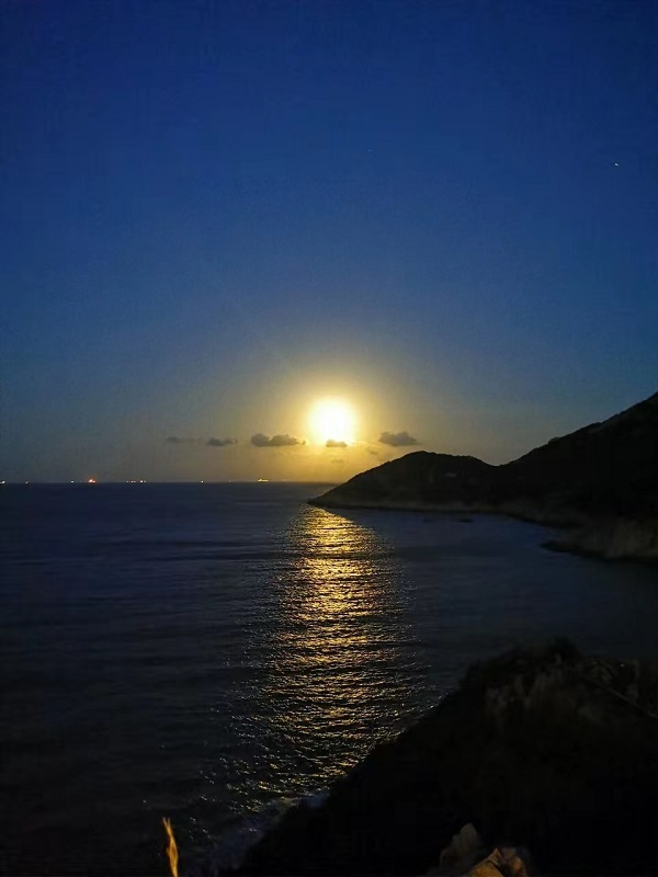 夜读 | 海上生明月