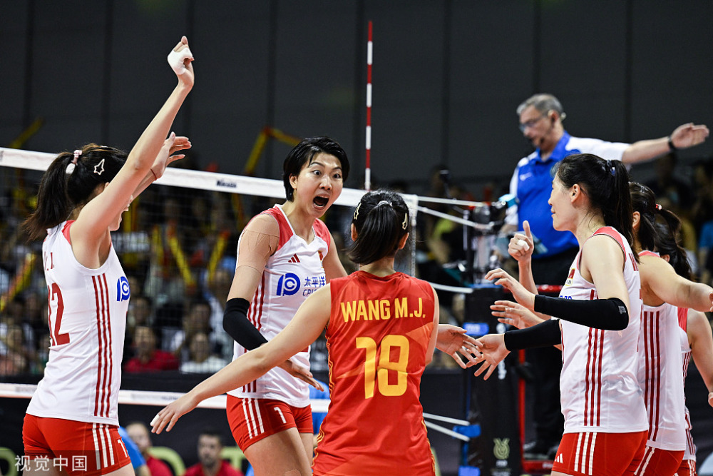 不过在2021年的世界联赛中,状态火热的加拿大女排曾3-2爆冷击败过当时