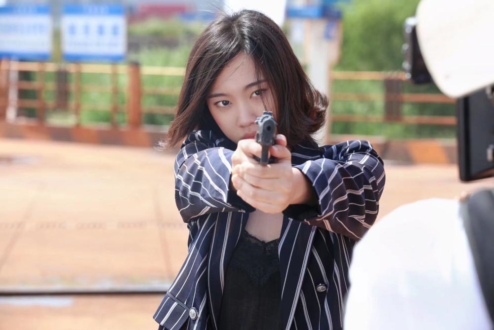 《卧底警花》收视领跑,邹元清演绎女性缉毒警的成长与蜕变_腾讯新闻