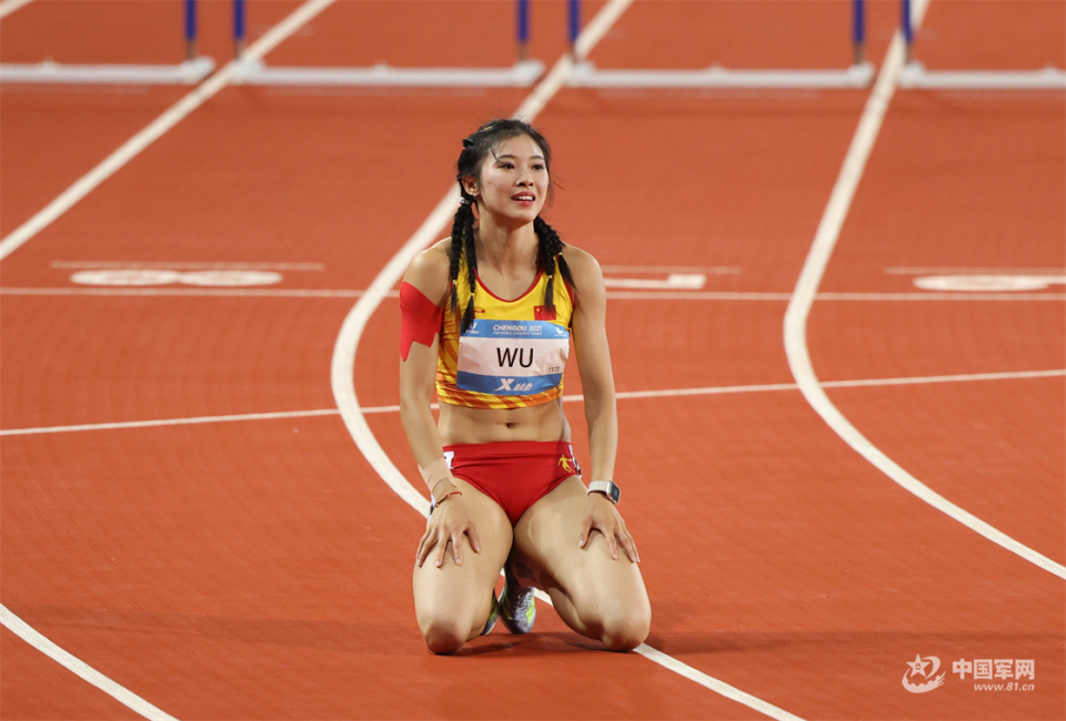 成都大运会| 12秒76 !吴艳妮夺得女子100米栏决赛银牌,创个人最好成绩