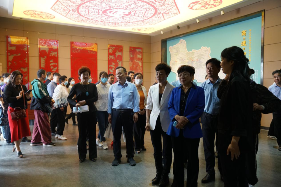 商丘市文化广电和旅游局党组书记,局长史新艳发表致辞,并与来宾共同