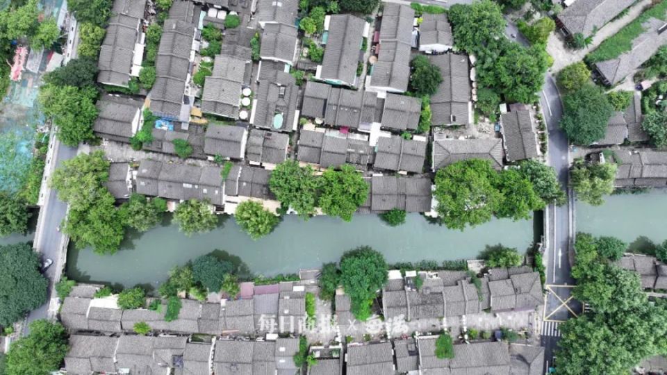 "我希望能将传统的美食在运河边继续传承下去,同时结合炸串等其他杭州