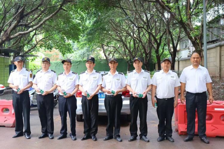 世纪大阅兵，他踢出高光时刻；14年后，军人本色在商海绽放
