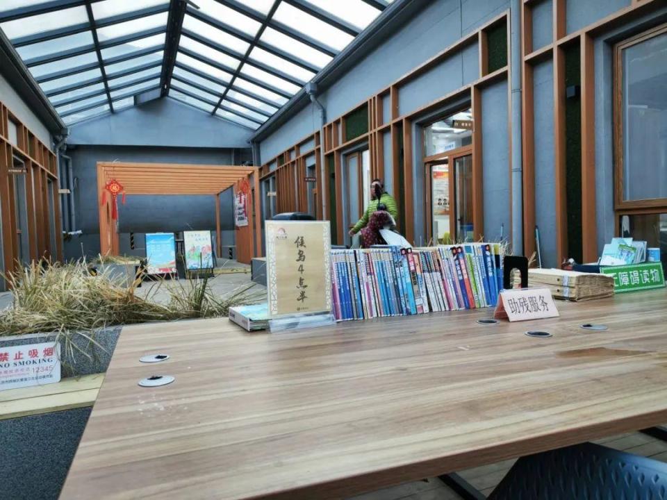 超暖心！北京这些中小学设置家长等候区，勾勒儿童友好城市空间_腾讯新闻