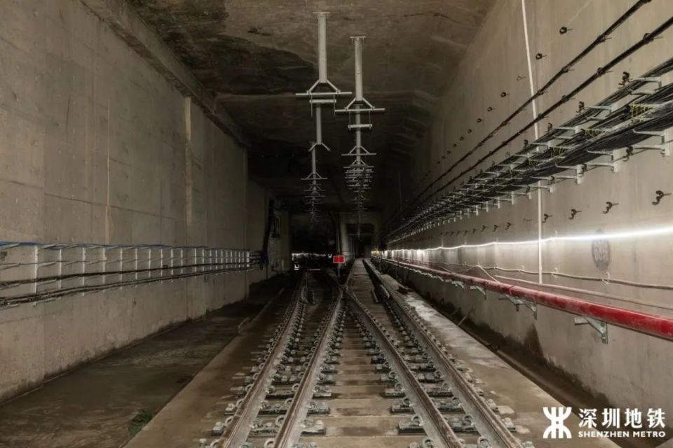 深圳地铁11号线二期全线“轨通”，计划明年通车！_腾讯新闻