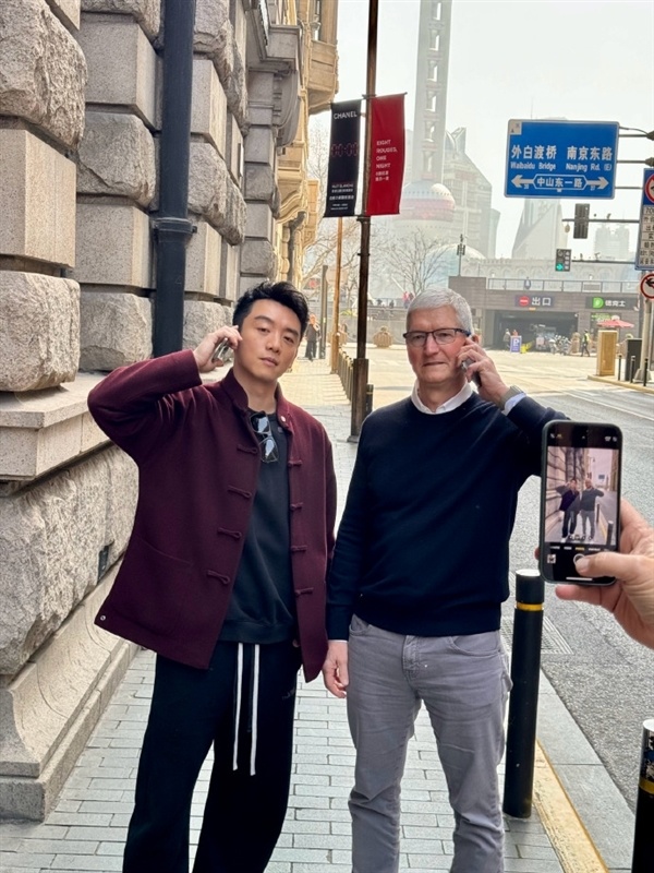 中国经济崩溃了，但是库克跑坚持到上海来要饭了 中国经济崩溃,库克,上海,苹果,经济衰退