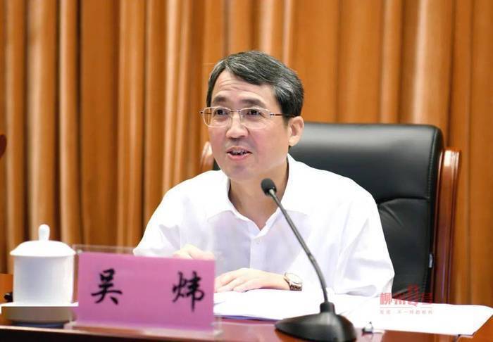 柳州原书记郑俊康落马：多次畅谈螺蛳粉，全国两会上曾回应时任市长投河_腾讯新闻