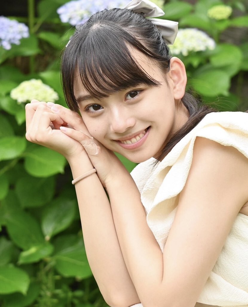 假面骑士歌查德女主新写真青春版刃唯阿演技有待提高身材真不错