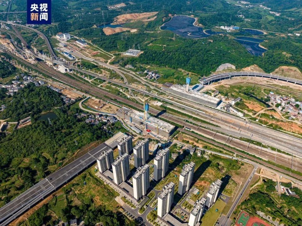 江西九江快速路是一条联系九江市中心城区,柴桑区,八里湖新区,高铁