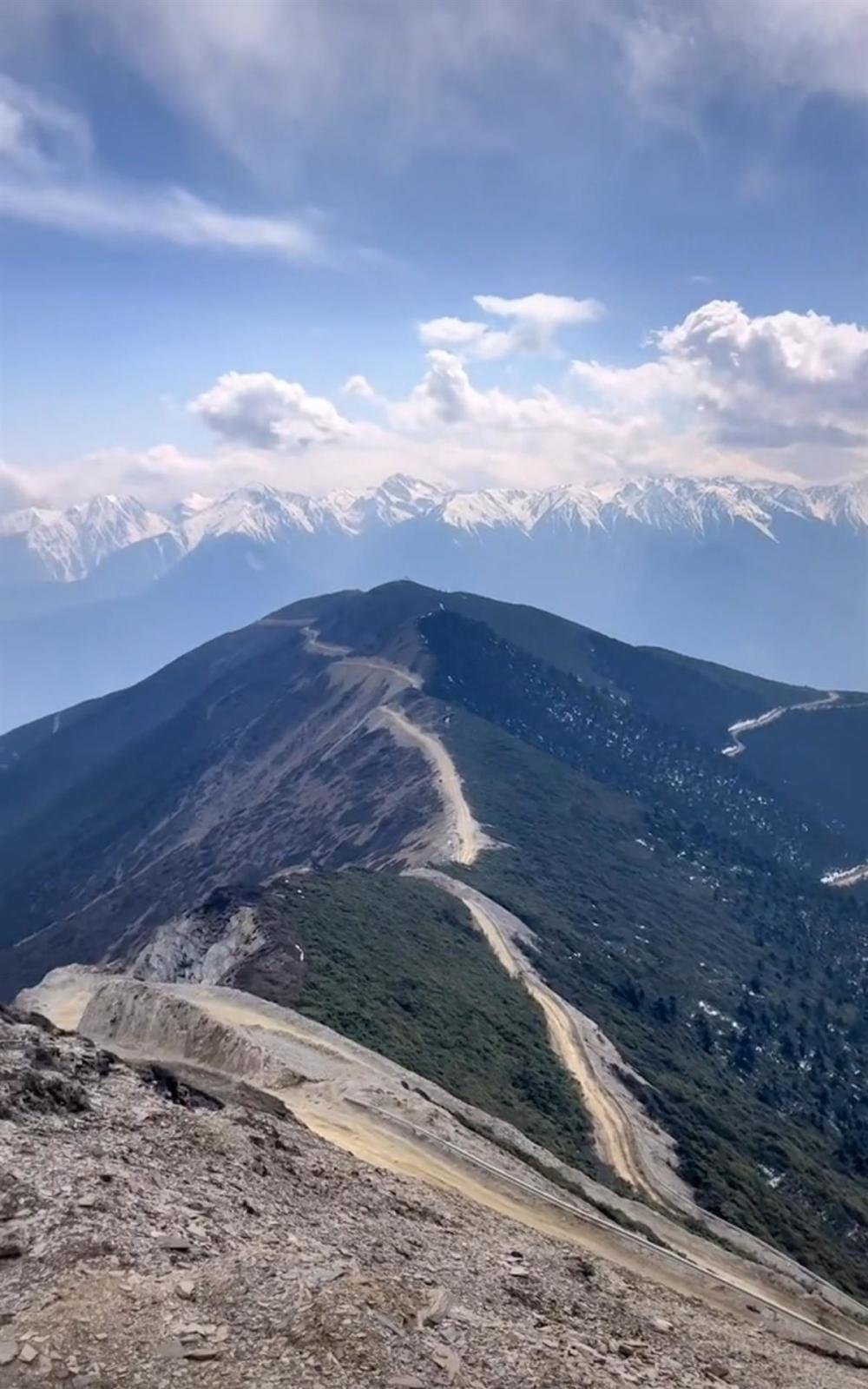 西藏林芝一越野车坠崖致四人遇难，村民：车辆滚落近千米，20多人帮忙背出遗体真相是什么-313啦实用网