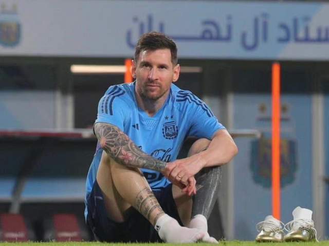 梅西我这一身衣服是在网上买的我很喜欢网购