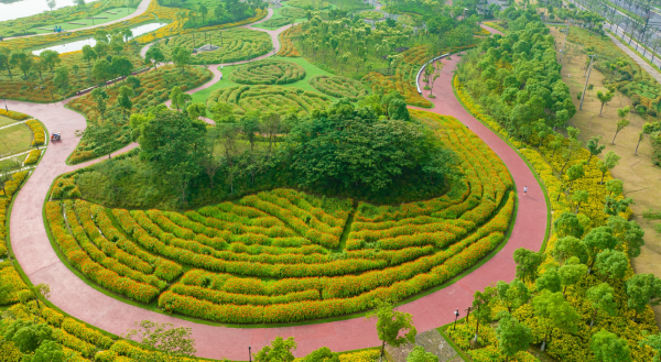 60公顷的核心展区中,设立"建园50周年纪念,城市花园,新优植物,珍奇