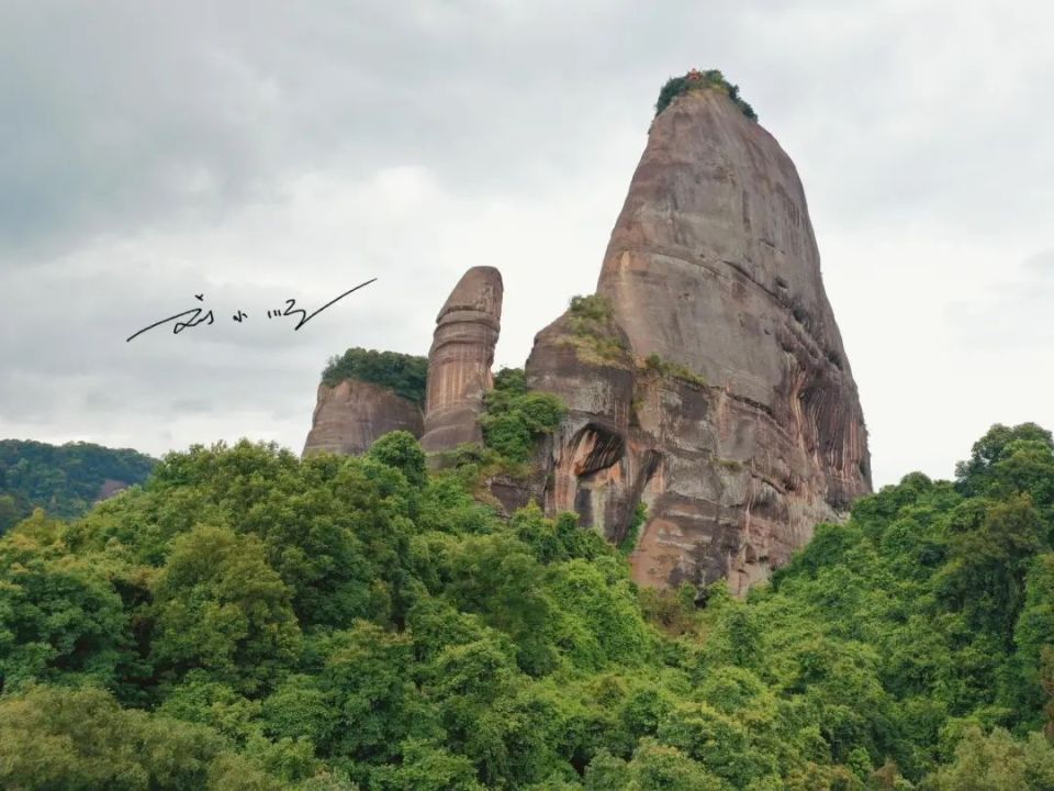 阳元石的具体位置在仁化县丹霞山风景区内,丹霞山作为世界地质公园
