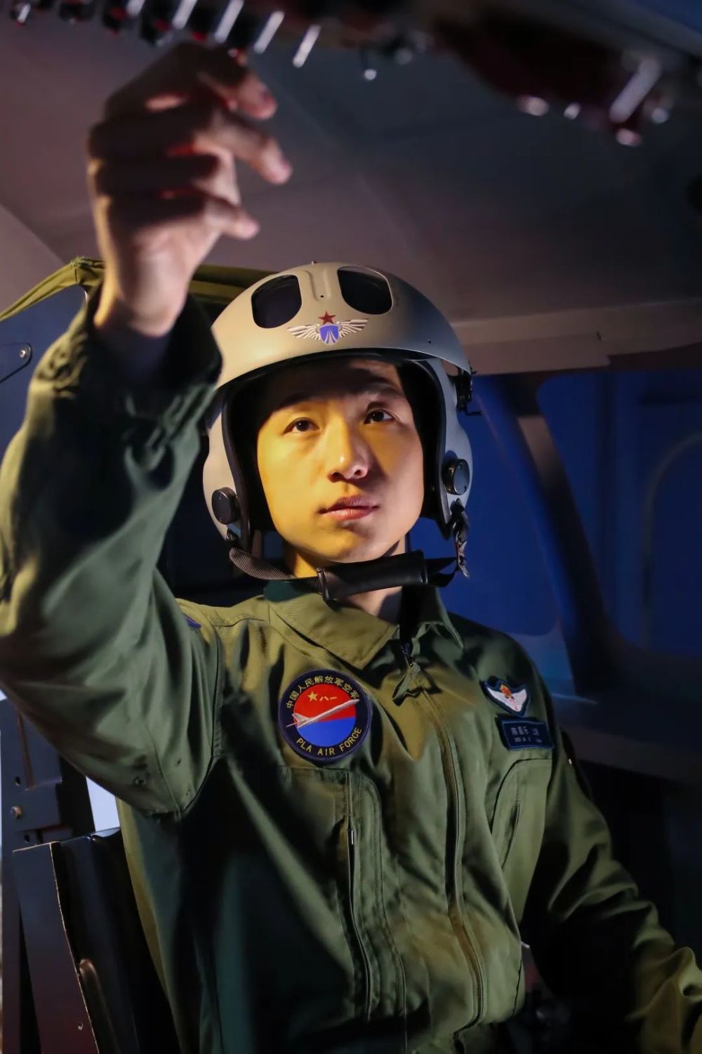 了不起的中国军人丨轰-6k机长陈嘉乐:弓满弦张备战忙_腾讯新闻