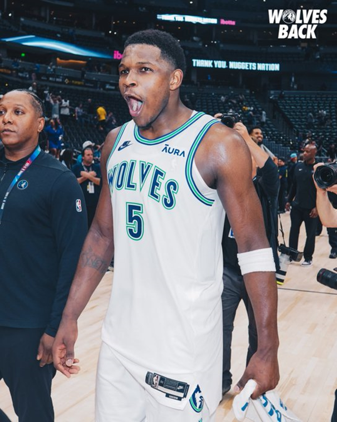 从g6开始,双方的比拼基本成了执行力和意志力的比拼,爱德华兹的领导