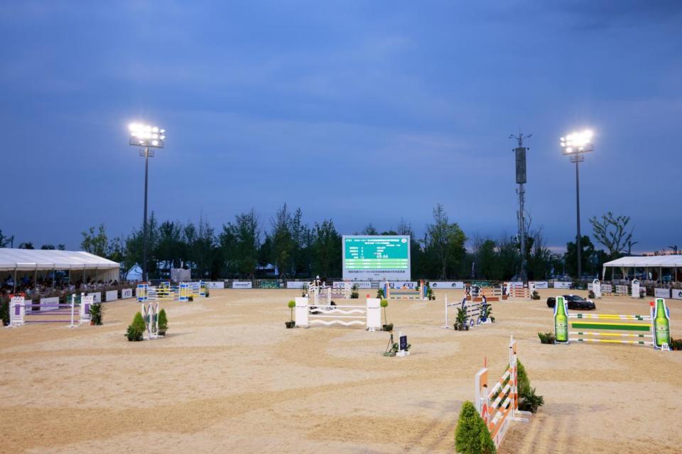 时隔五年成都再迎国际星级赛事 119名国内外"骑士"龙泉赛马