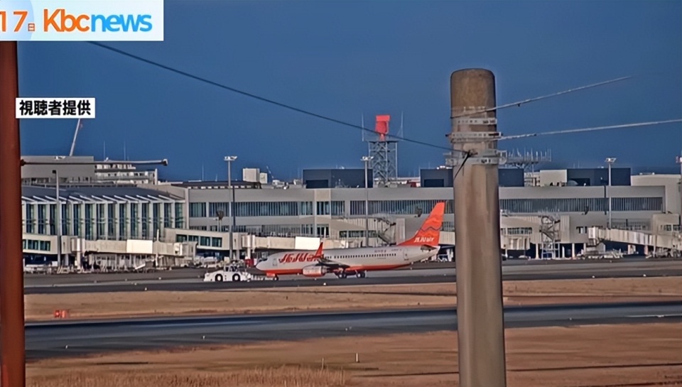 此前1月10日,福岡機場同一地點也發生過類似客機誤闖事件.