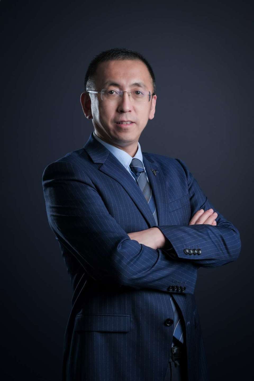 看2024丨岚图卢放:坚持以科技创新为发展第一动力_腾讯新闻