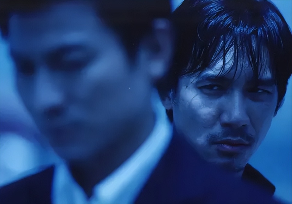 有啊,《爱君如梦》吧,我很喜欢的故事,有刘德华,梅艳芳还有吴君如这样