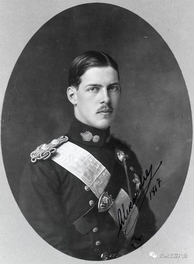 从国王遗腹女到挂名末代王后