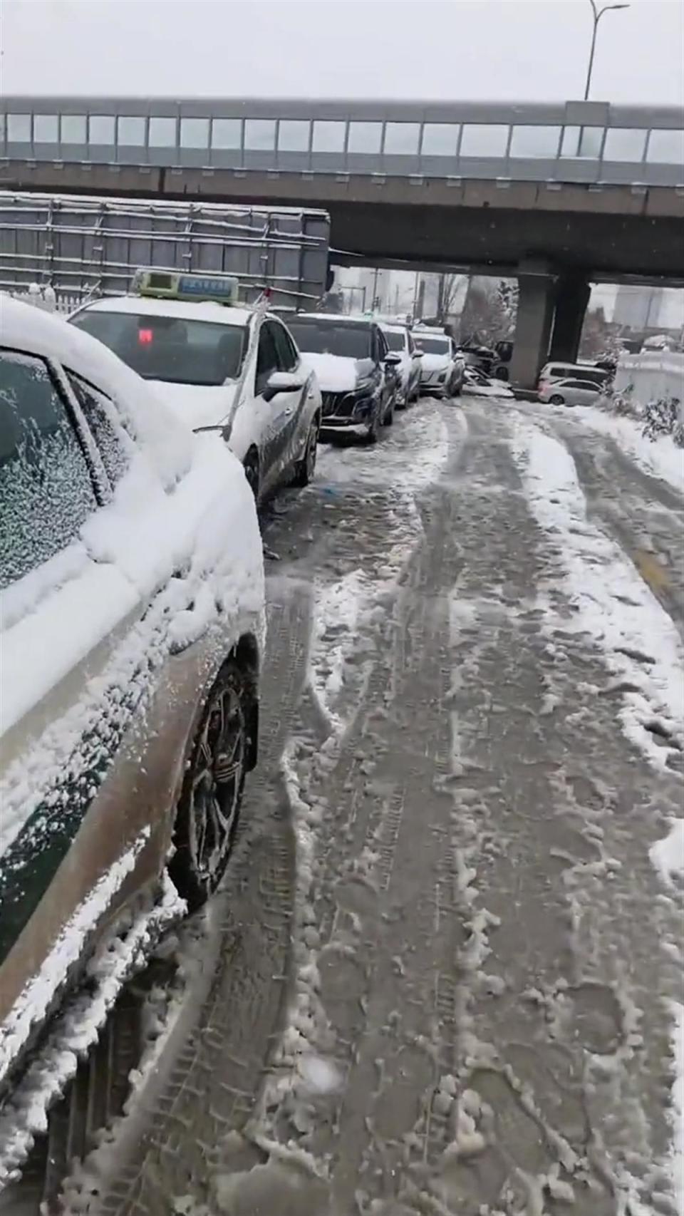 聚焦長春電動出租車雪後換電難去年排隊十多個小時的司機今年還焦慮嗎