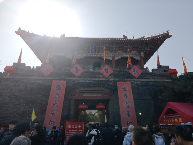 回乡偶书青海省互联网新闻中心编辑李娜跨越1700公里的泰山情探亲十年