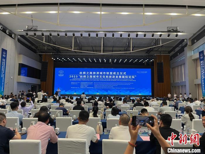 丝绸之路旅游城市联盟在江西景德镇成立 中外58城共续丝路精神_腾讯新闻