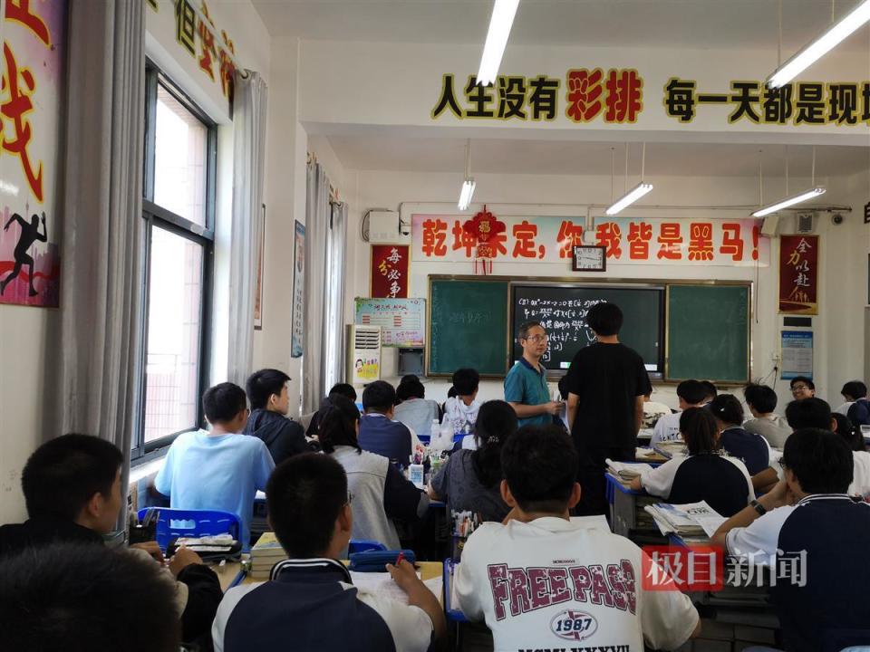 乐和顺却并未把这些时间用作自己的"一言堂","若是新课,我会讲25到30